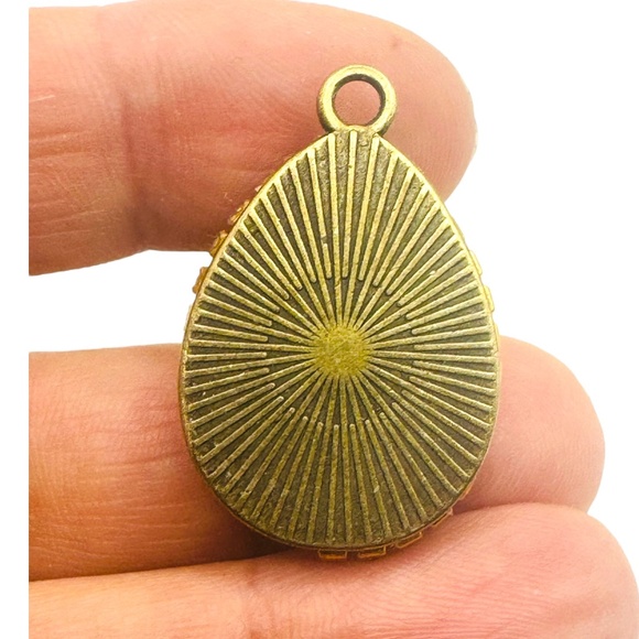 Vintage Teardrop Floral Pendant Necklace W/ Rhinestone Accents & Gold-Tone Chain - Picture 8 of 12